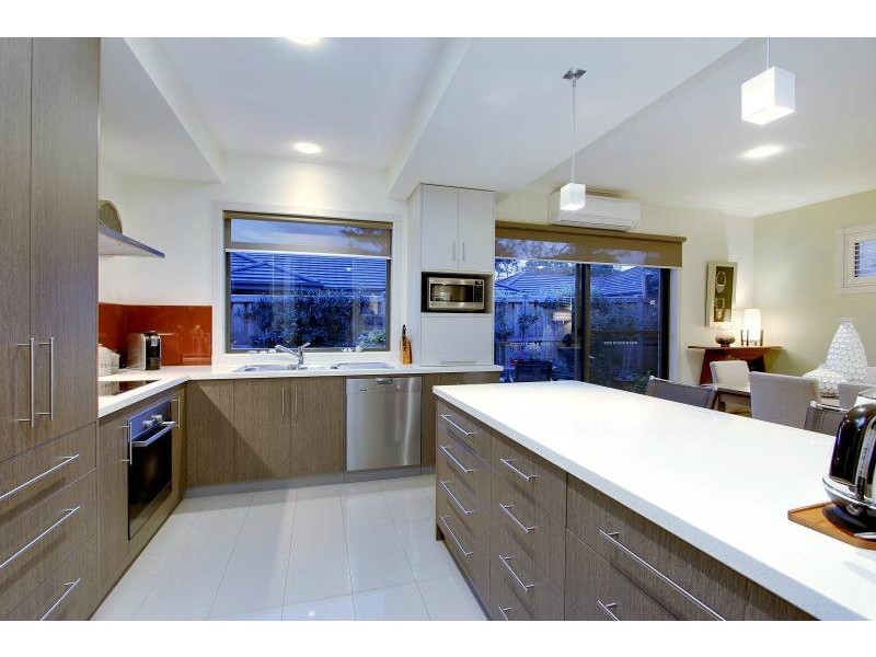 2/18A Green Island Avenue, Mount Martha VIC 3934