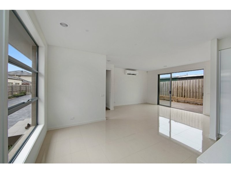 2/26 Macdonald Grove, Mornington VIC 3931