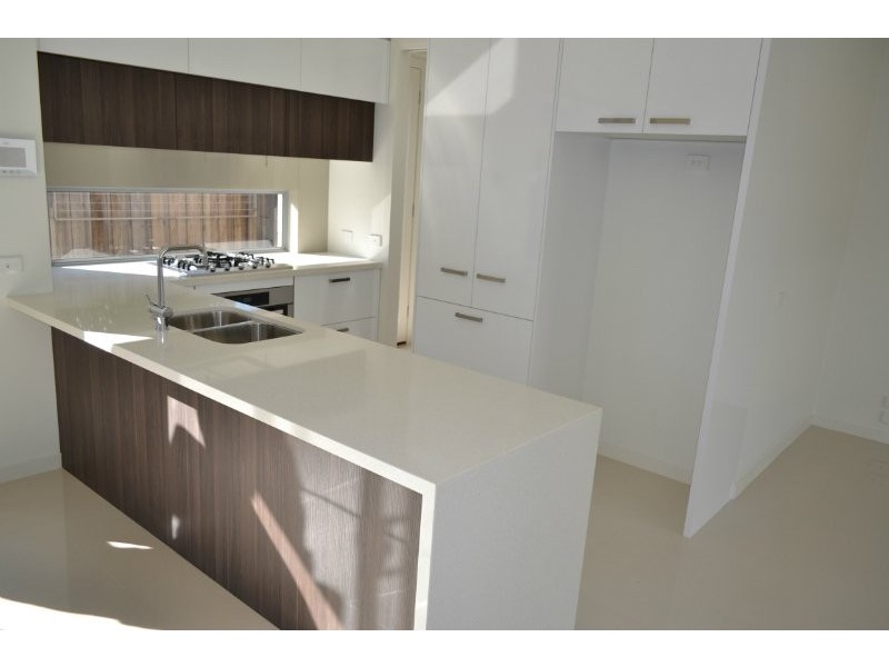 2/26 Macdonald Grove, Mornington VIC 3931