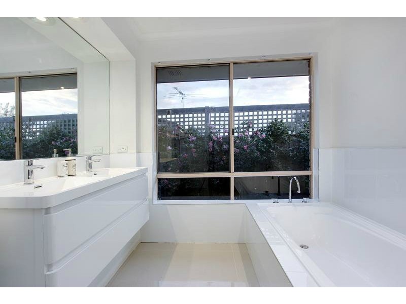 14 Parkside Crescent, Mornington VIC 3931