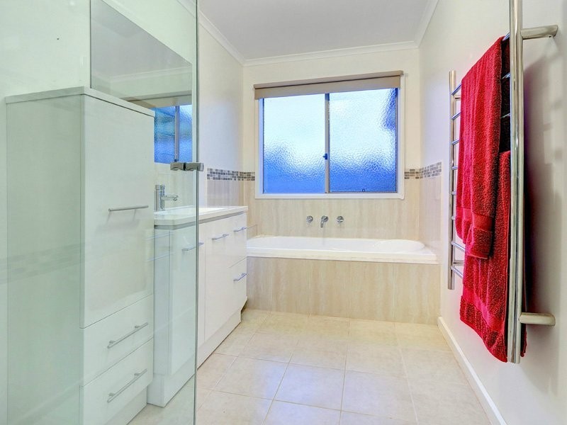 2a Mondana Way, Mount Martha VIC 3934