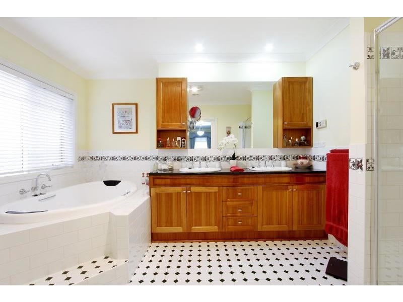 44 Kathleen Crescent, Mornington VIC 3931