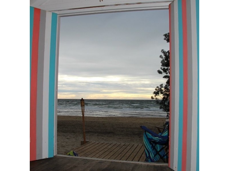 Bathing Box 9, Mills Beach, Mornington VIC 3931