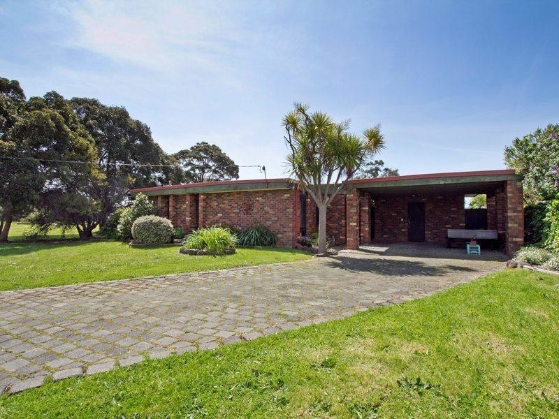 7 Sunningdale Avenue, Mornington VIC 3931