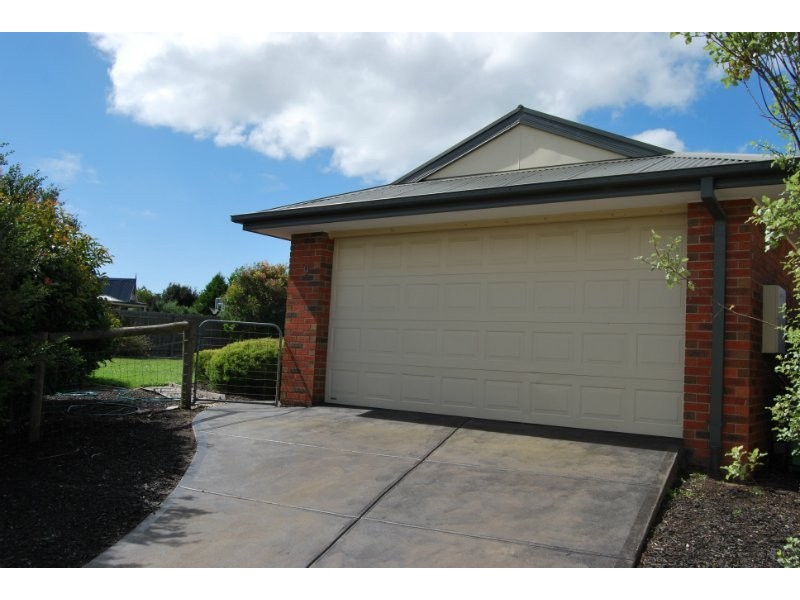 9 Moonrise Place, Mornington VIC 3931