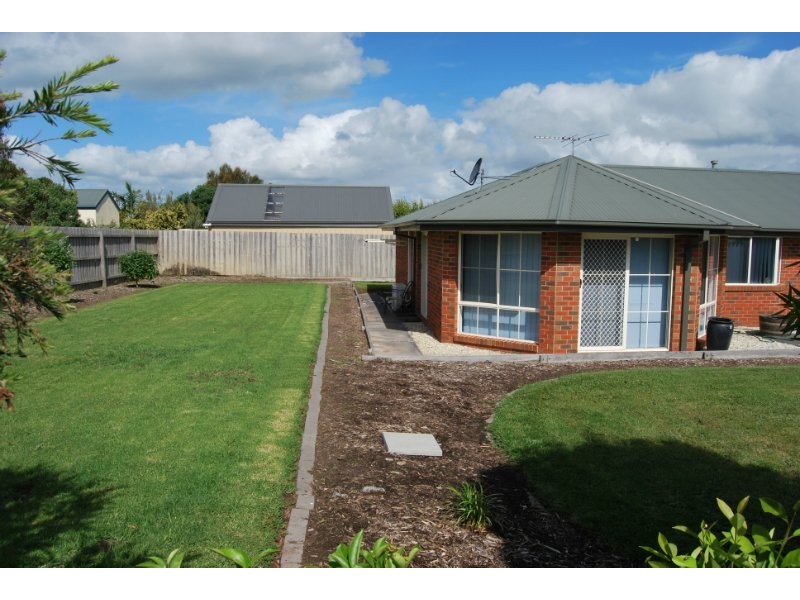 9 Moonrise Place, Mornington VIC 3931