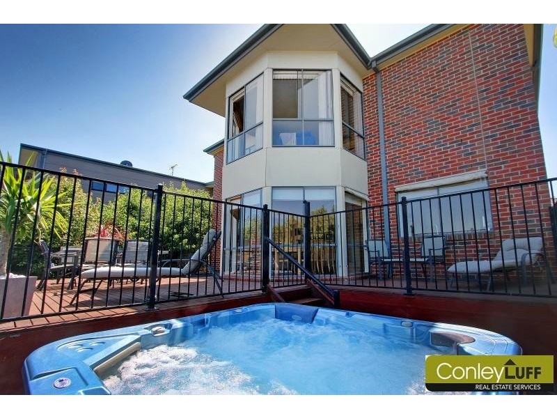 16 Glendenning Rise, Mornington VIC 3931