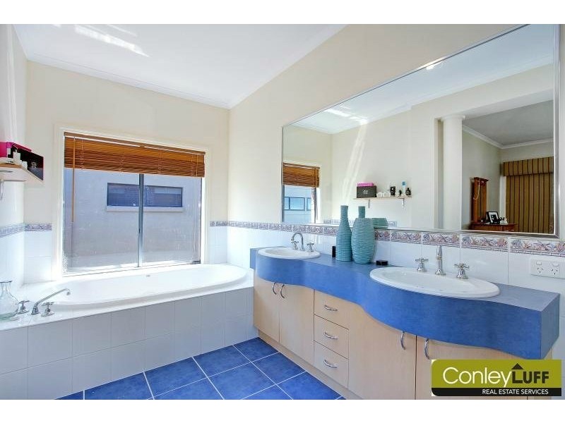 16 Glendenning Rise, Mornington VIC 3931