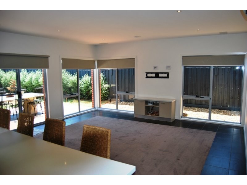 14b Snowgum Walk, Mornington VIC 3931