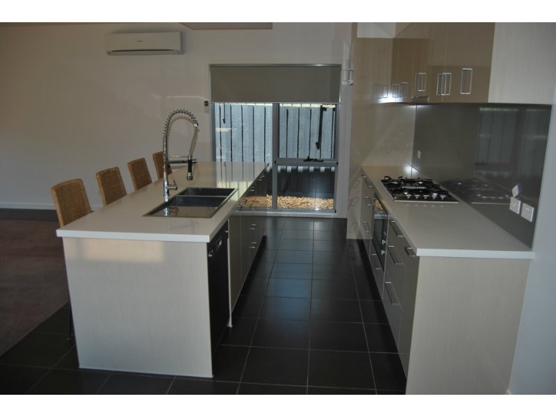 14b Snowgum Walk, Mornington VIC 3931