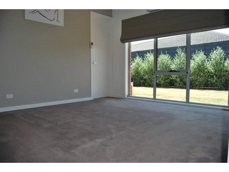 14b Snowgum Walk, Mornington VIC 3931