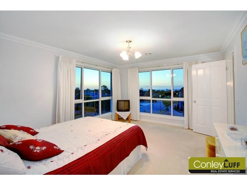 2 Coney Hurst Cres, Mornington VIC 3931
