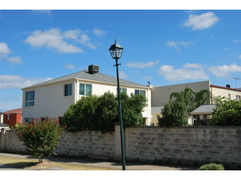 2 Coney Hurst Cres, Mornington VIC 3931