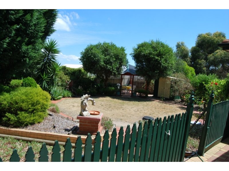 30 Parkside Cres, Mornington VIC 3931