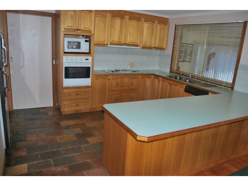 30 Parkside Cres, Mornington VIC 3931