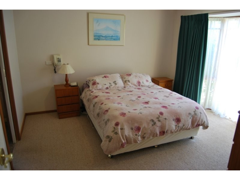 30 Parkside Cres, Mornington VIC 3931