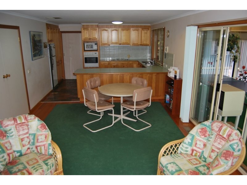 30 Parkside Cres, Mornington VIC 3931