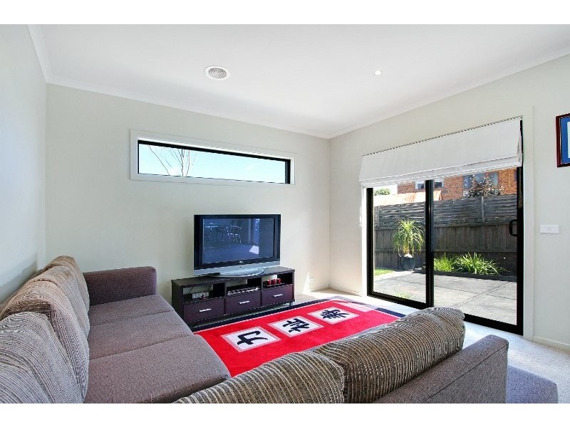 2/21 Kooyonga Gve, Mornington VIC 3931