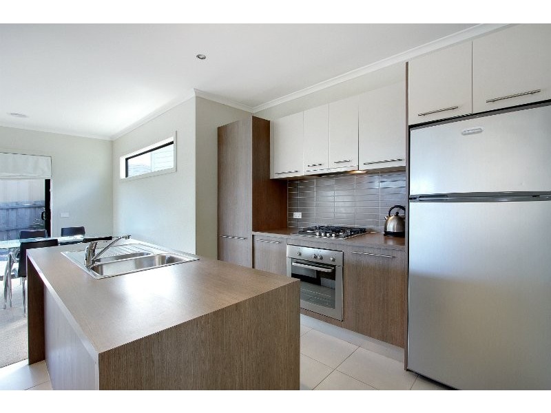 2/21 Kooyonga Gve, Mornington VIC 3931