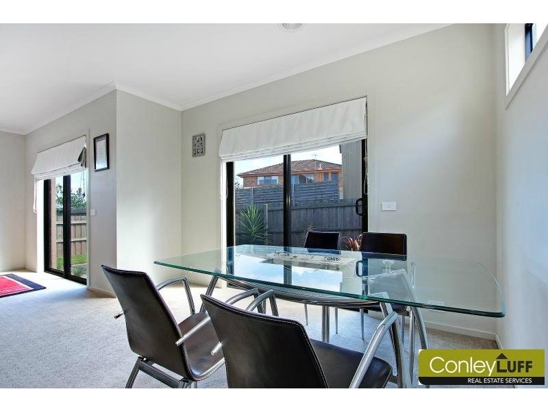 2/21 Kooyonga Gve, Mornington VIC 3931