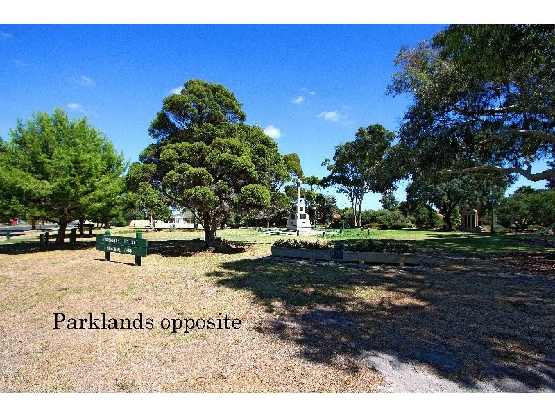 42 Barkly Street, Mornington VIC 3931