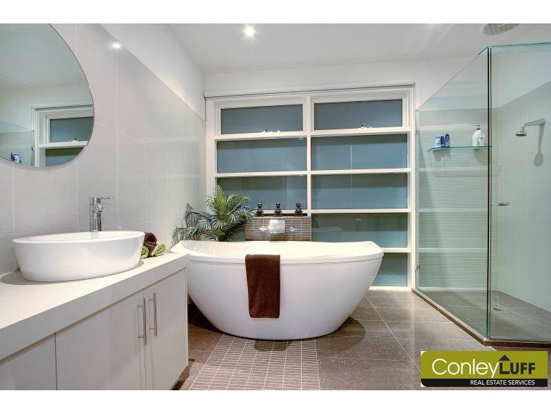 4 Lakeview Grove, Mornington VIC 3931