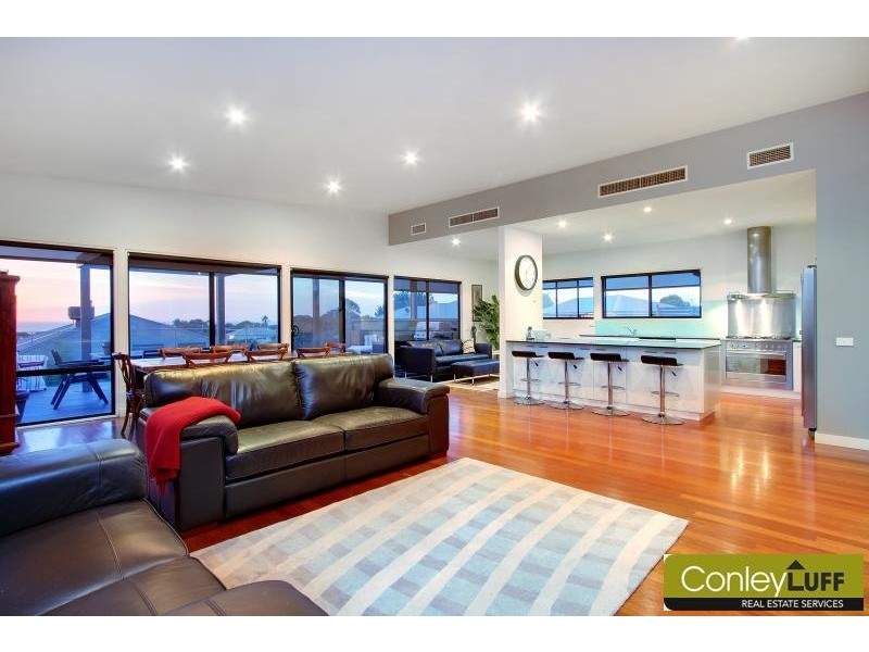 17 Glendenning Rise, Mornington VIC 3931