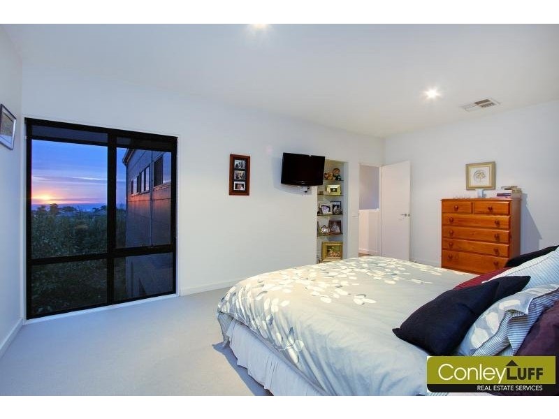 17 Glendenning Rise, Mornington VIC 3931