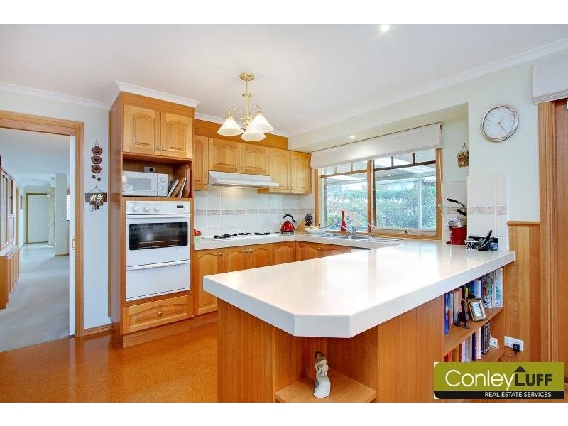 18 Waltham Drive, Mornington VIC 3931