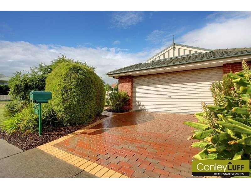 18 Waltham Drive, Mornington VIC 3931