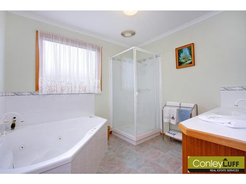 18 Waltham Drive, Mornington VIC 3931