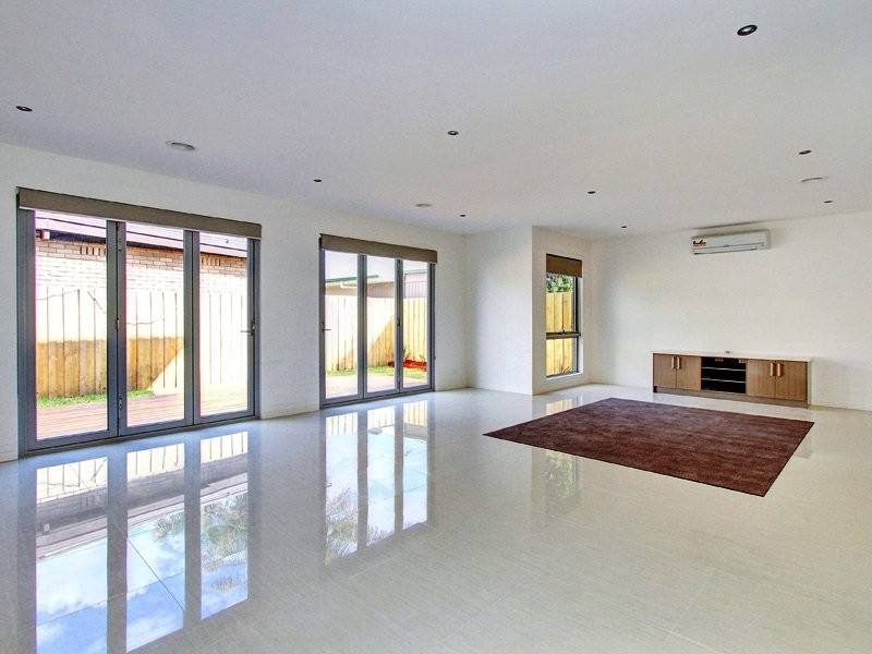 4 Mariners Retreat (enter from Pine Ave..), Mornington VIC 3931