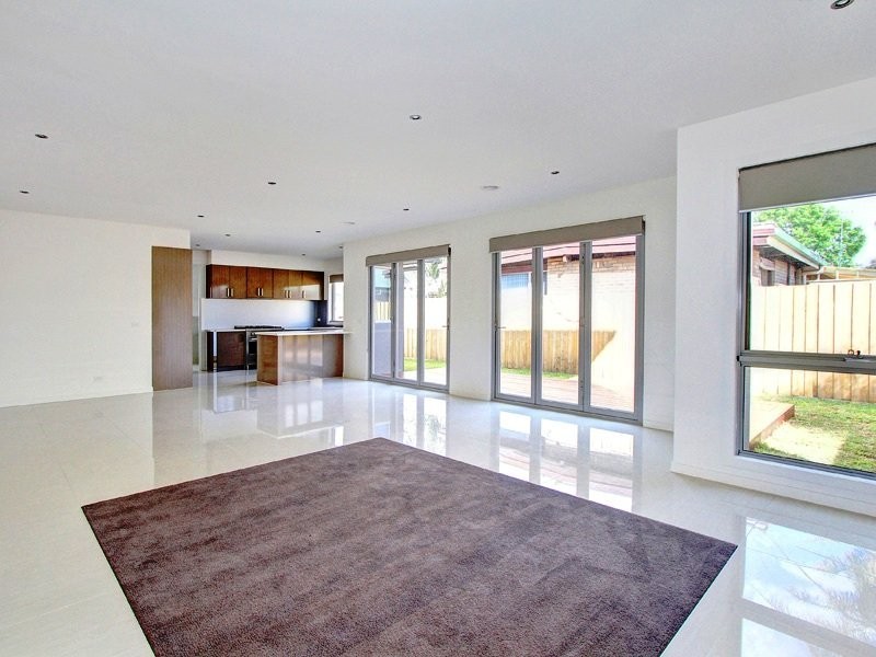 4 Mariners Retreat (enter from Pine Ave..), Mornington VIC 3931