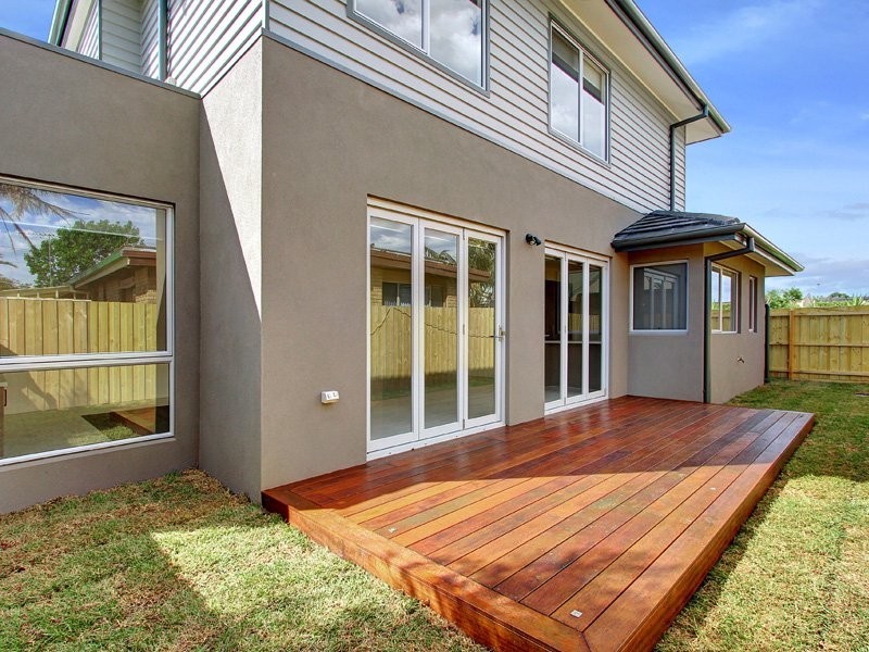 4 Mariners Retreat (enter from Pine Ave..), Mornington VIC 3931