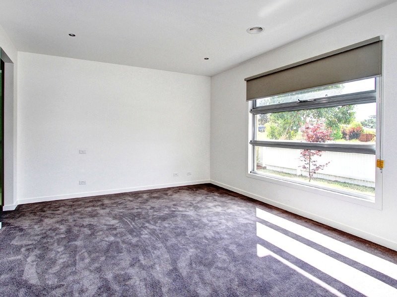 4 Mariners Retreat (enter from Pine Ave..), Mornington VIC 3931