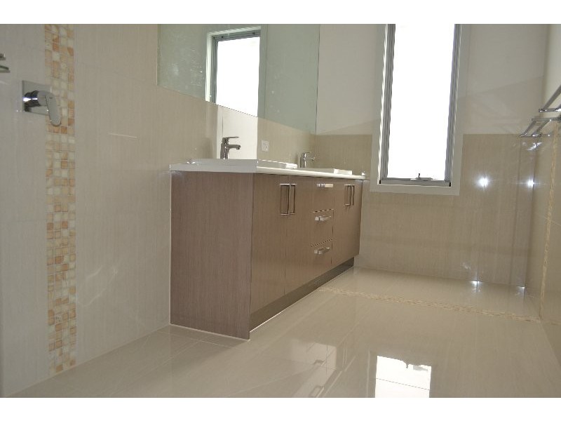 4 Mariners Retreat (enter from Pine Ave..), Mornington VIC 3931