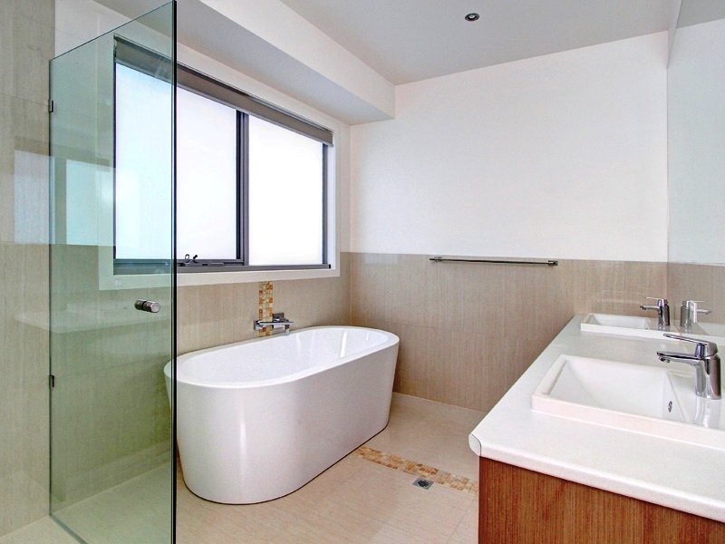 4 Mariners Retreat (enter from Pine Ave..), Mornington VIC 3931