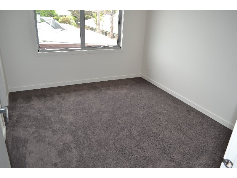 4 Mariners Retreat (enter from Pine Ave..), Mornington VIC 3931