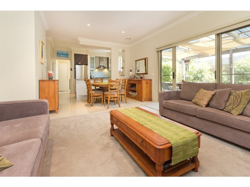 4/14-16 Lucerne Avenue, Mornington VIC 3931