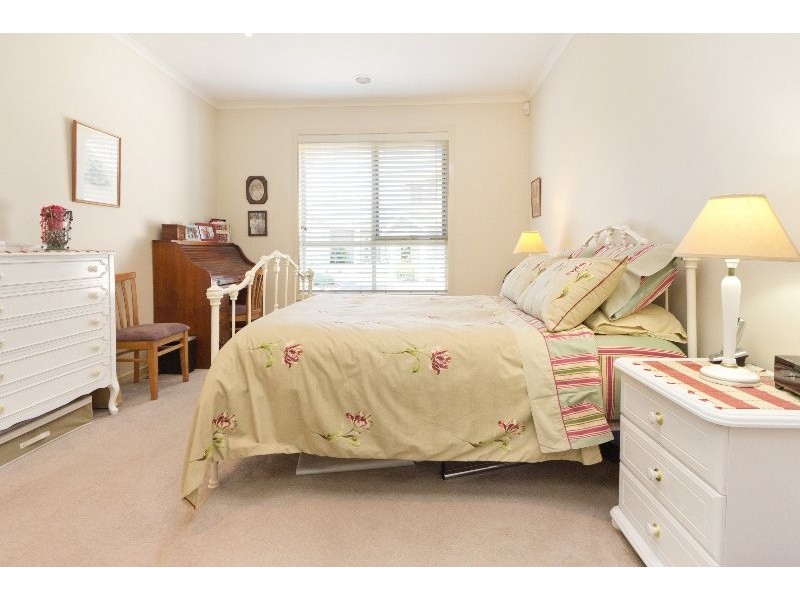 4/14-16 Lucerne Avenue, Mornington VIC 3931