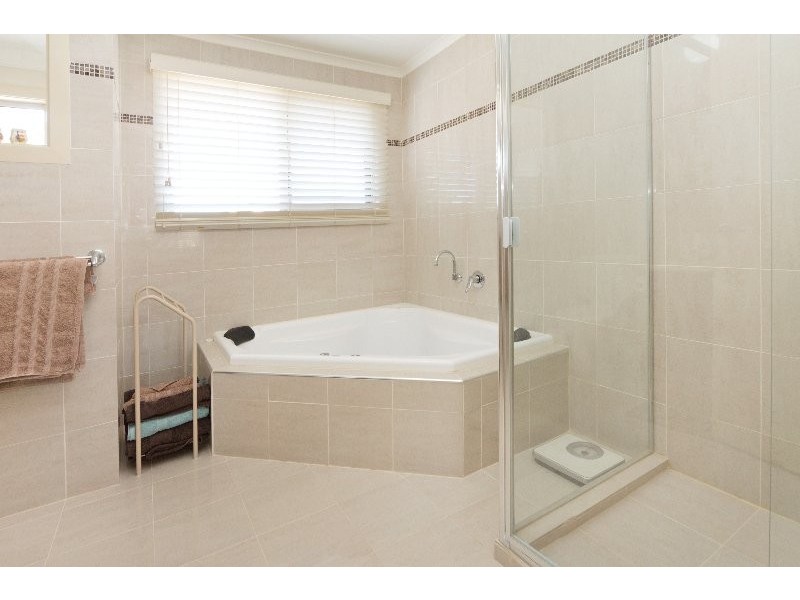 4/14-16 Lucerne Avenue, Mornington VIC 3931