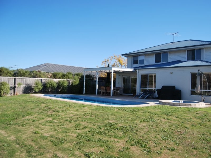 1 Joanne Way, Mornington VIC 3931