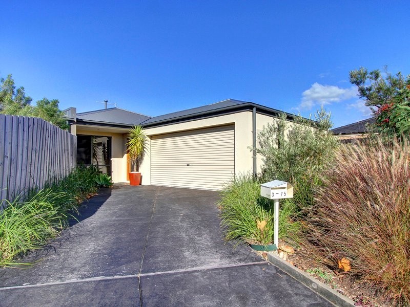 3/75 St Mitchell Crt, Mornington VIC 3931