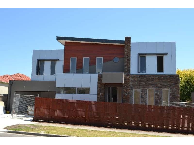 30 King Georges Ave ( cnr. Nunns Rd. ), Mornington VIC 3931