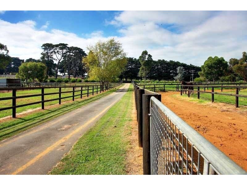 215 Roberts Road, Mornington VIC 3931