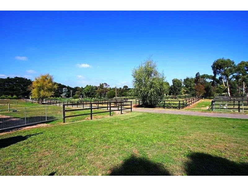 215 Roberts Road, Mornington VIC 3931