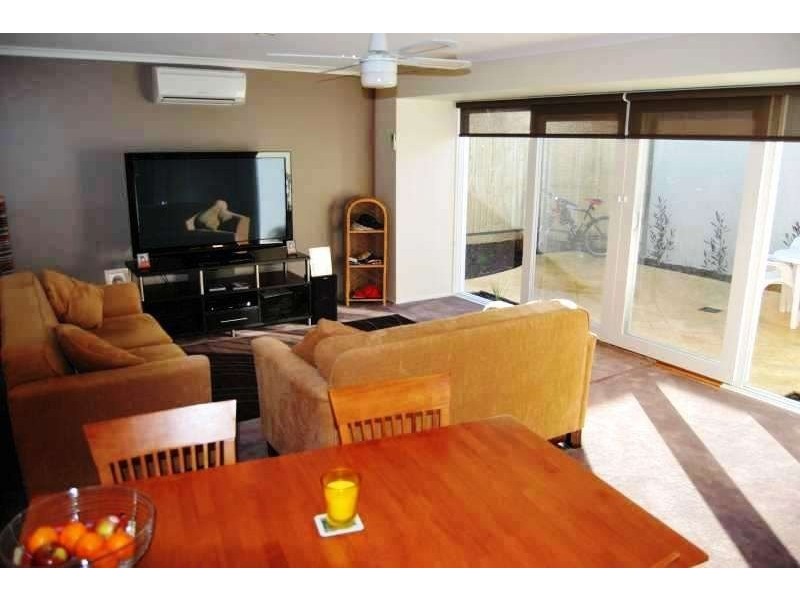 2/5 Gleneagles Avenue, Mornington VIC 3931