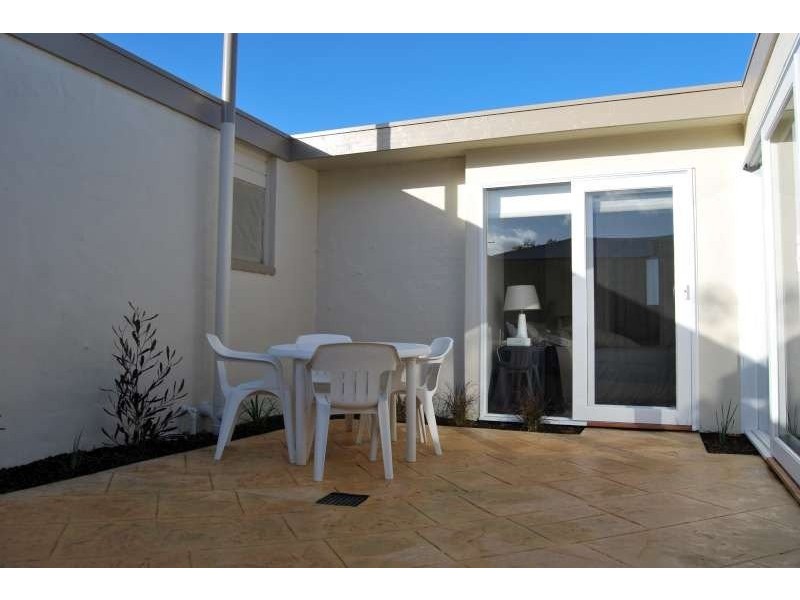 2/5 Gleneagles Avenue, Mornington VIC 3931