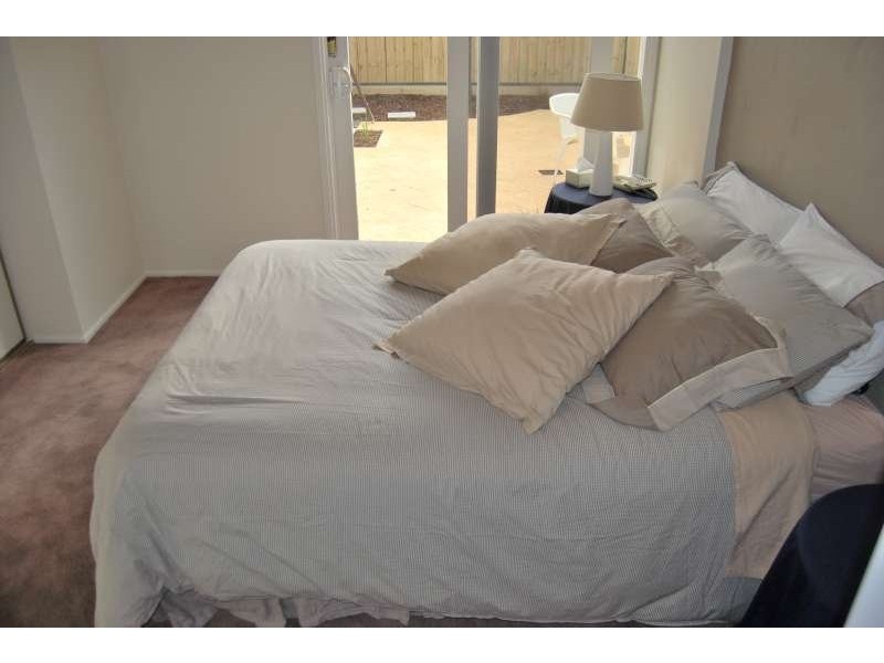 2/5 Gleneagles Avenue, Mornington VIC 3931