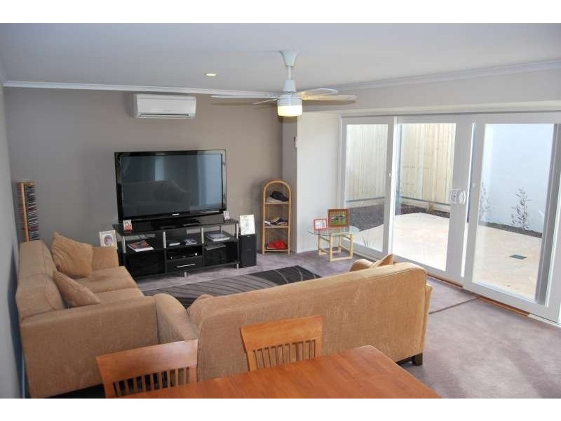 2/5 Gleneagles Avenue, Mornington VIC 3931